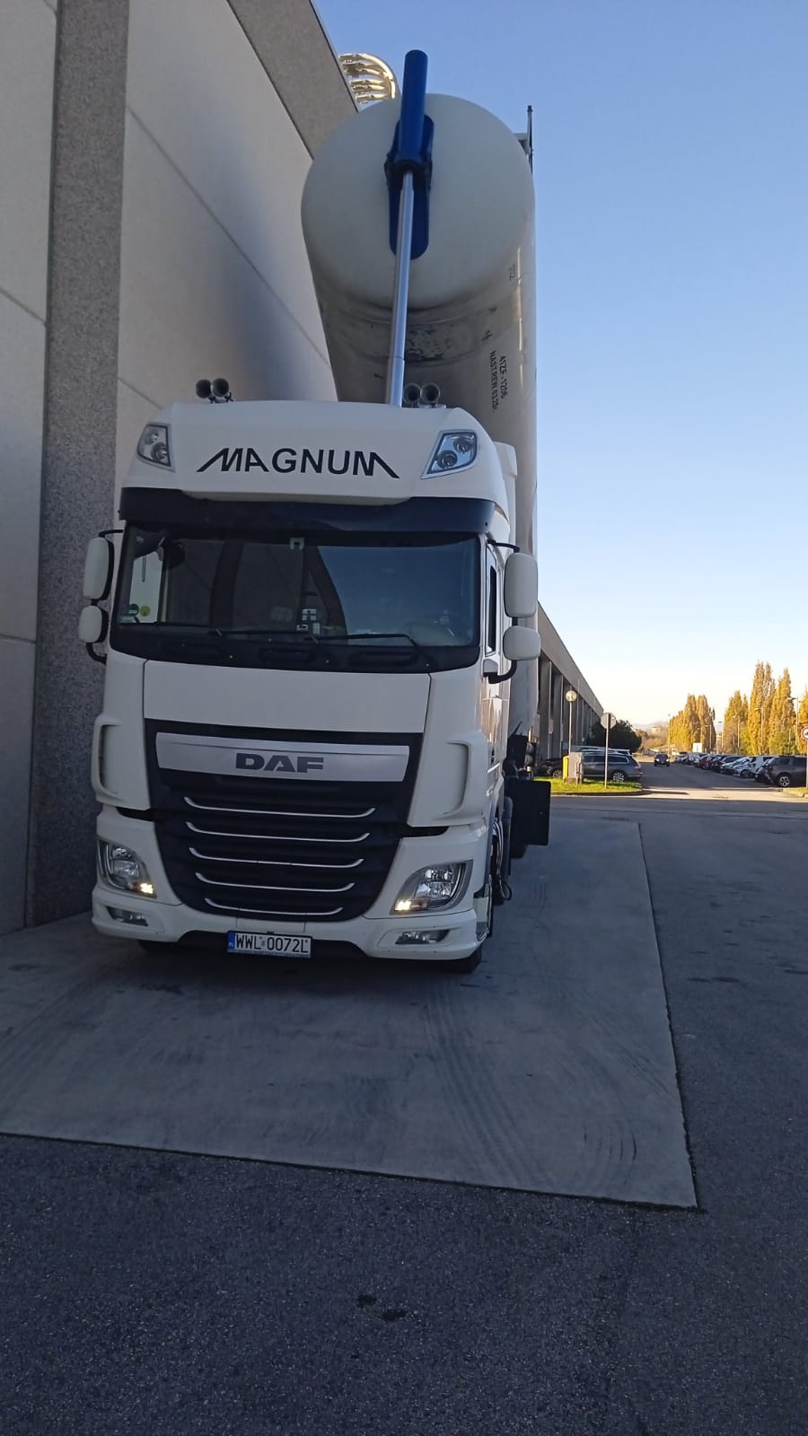 Przeglądy okresowe silonaczep Spitzer — co 12 mies. / 100 000 km Silonaczepa DAF w transporcie materiałów sypkich